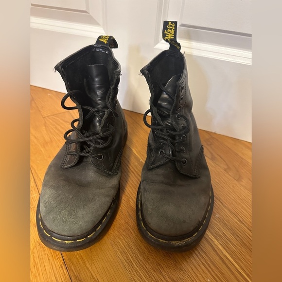 Doc Martens Men’s 1460 Leather Lace Up Boots Size 7 Mens Broken In - Picture 2 of 10